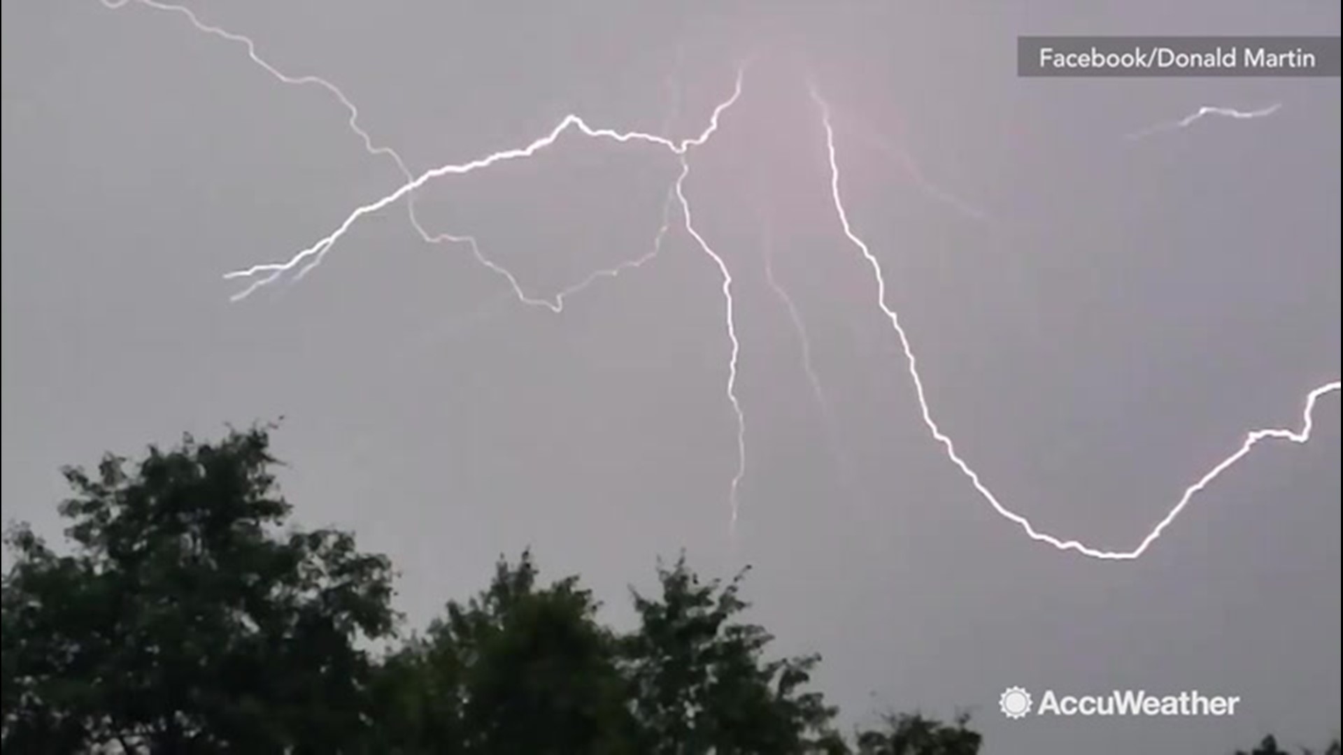 Does this video really show a man getting stuck by lightning? 