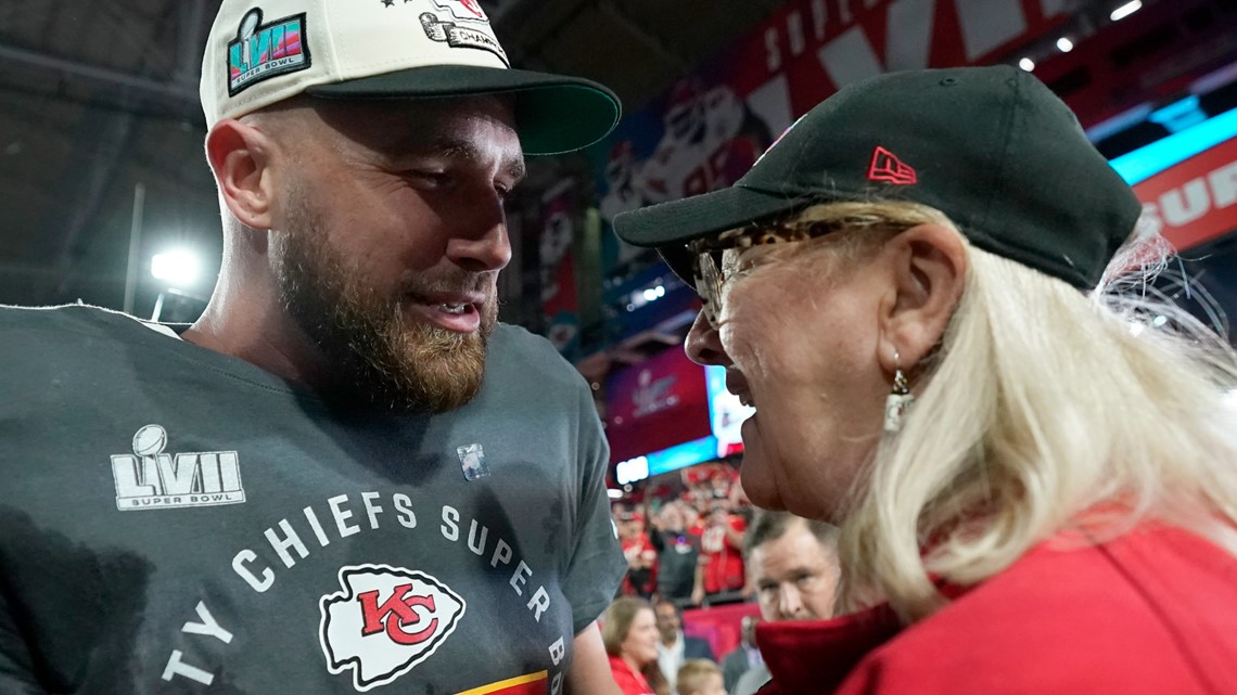 Momma Kelce should burn her split jersey