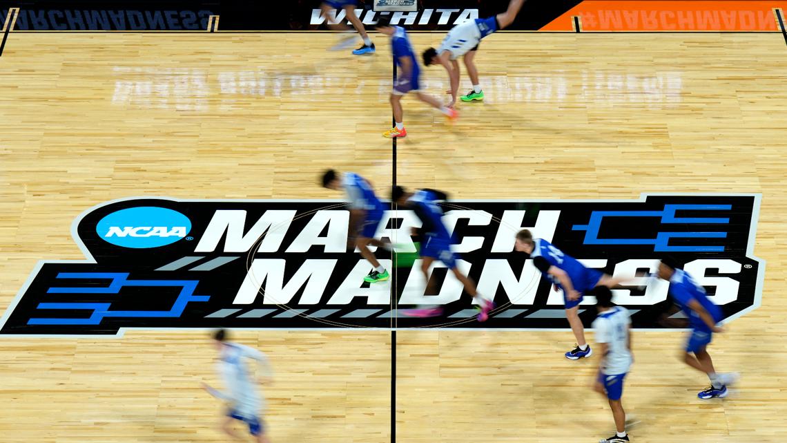 Warren Buffett offers $1 million prize in March Madness bracket challenge