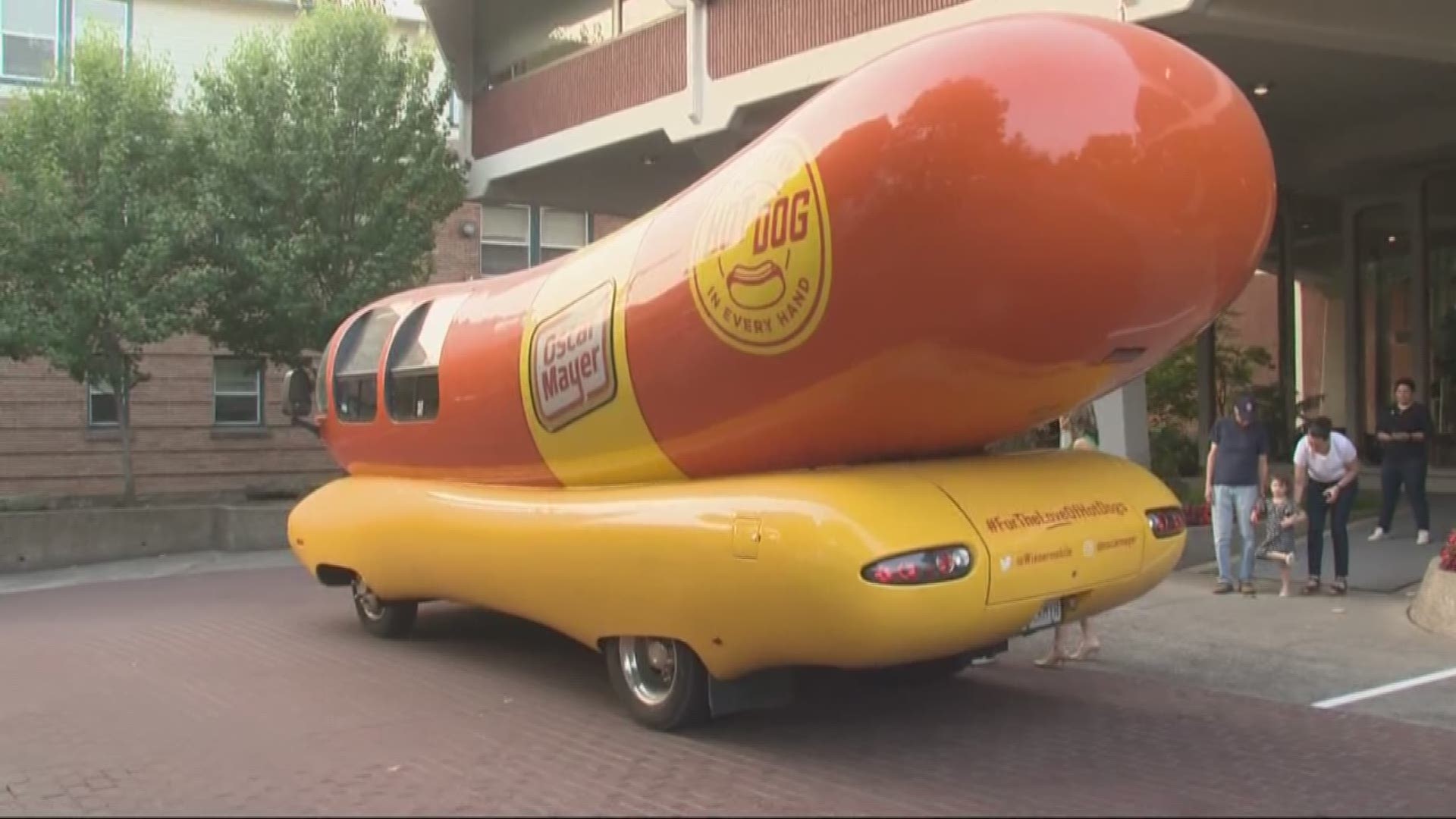 The Wienermobile is making stops at local Fred Meyer stores this week
oscarmayer.com/wienermobile
#TonightwithCassidy