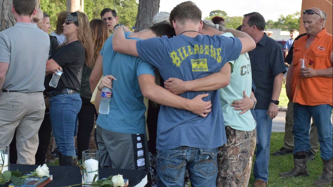 Photos: Vigil Held For Victims Of Mass Shooting At Santa Fe High School ...