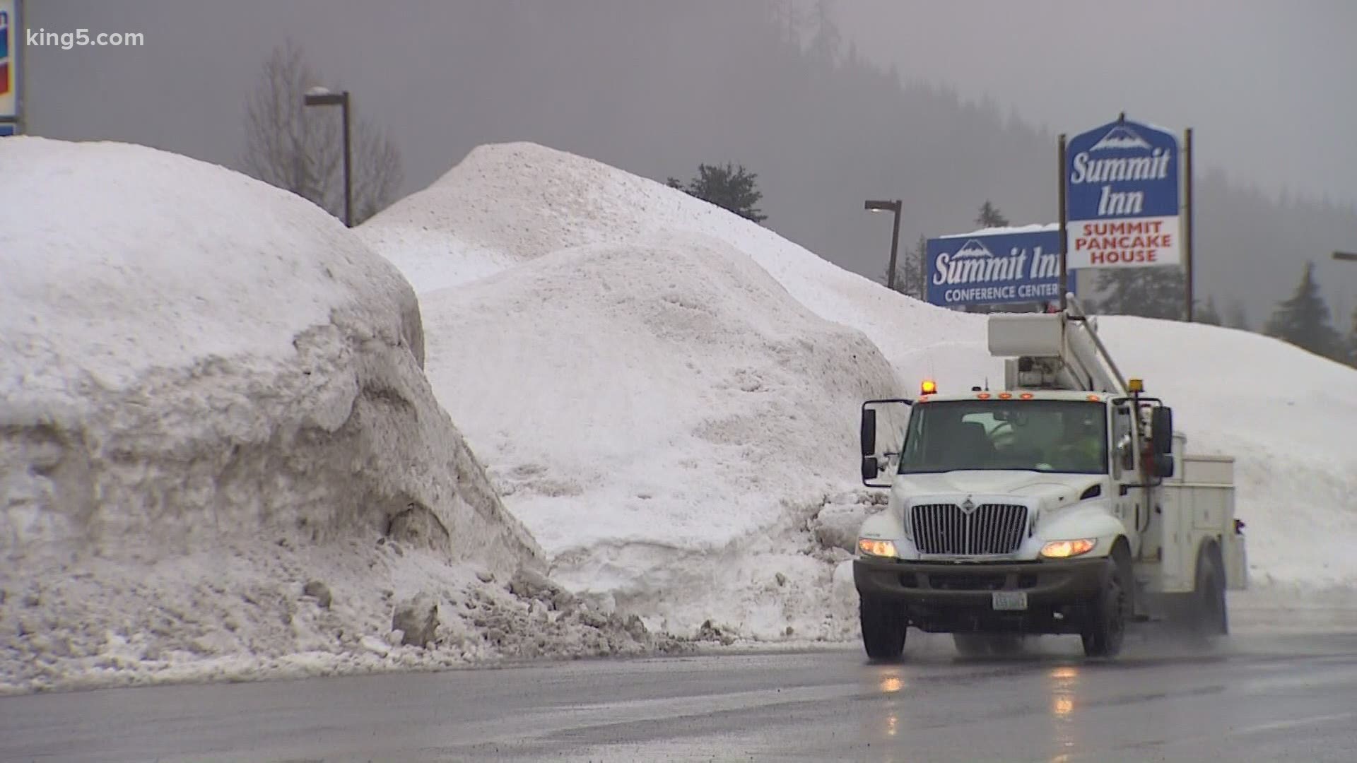 Unstable snowpack bringing warnings on avalanches in western Washington's mountain passes.