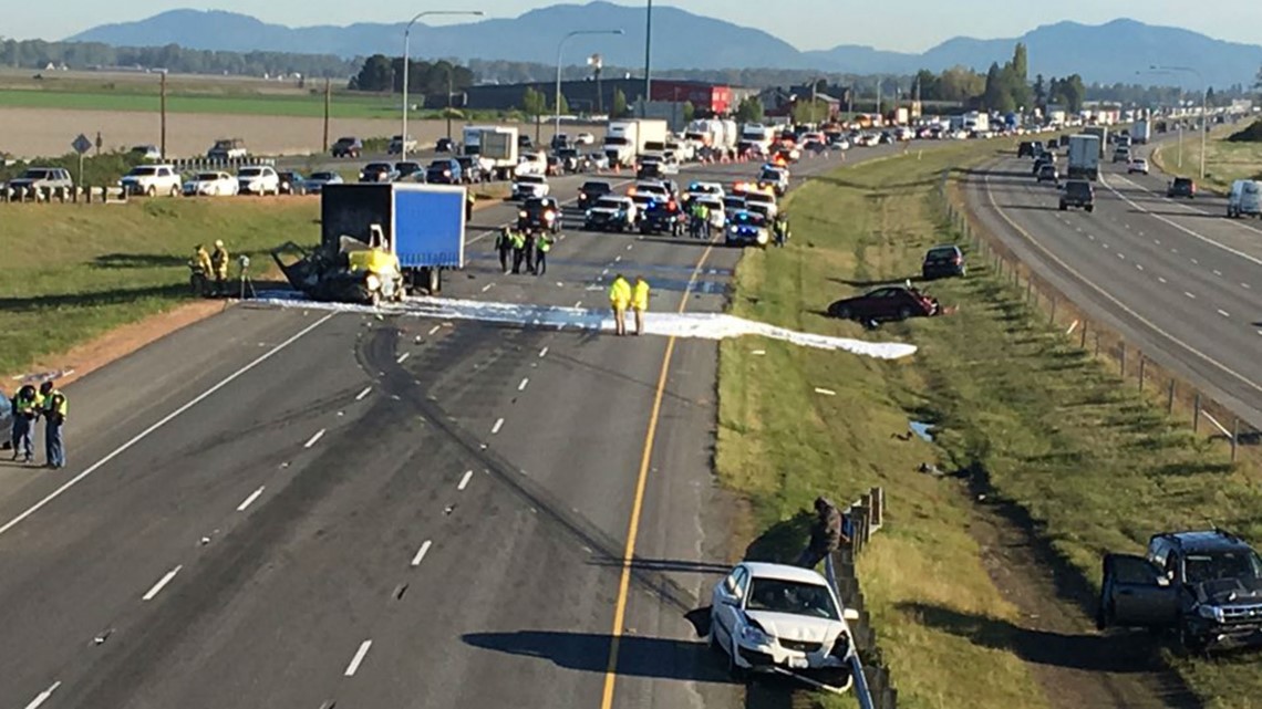1 dead, several injured in crash that blocked I5 in Skagit County for