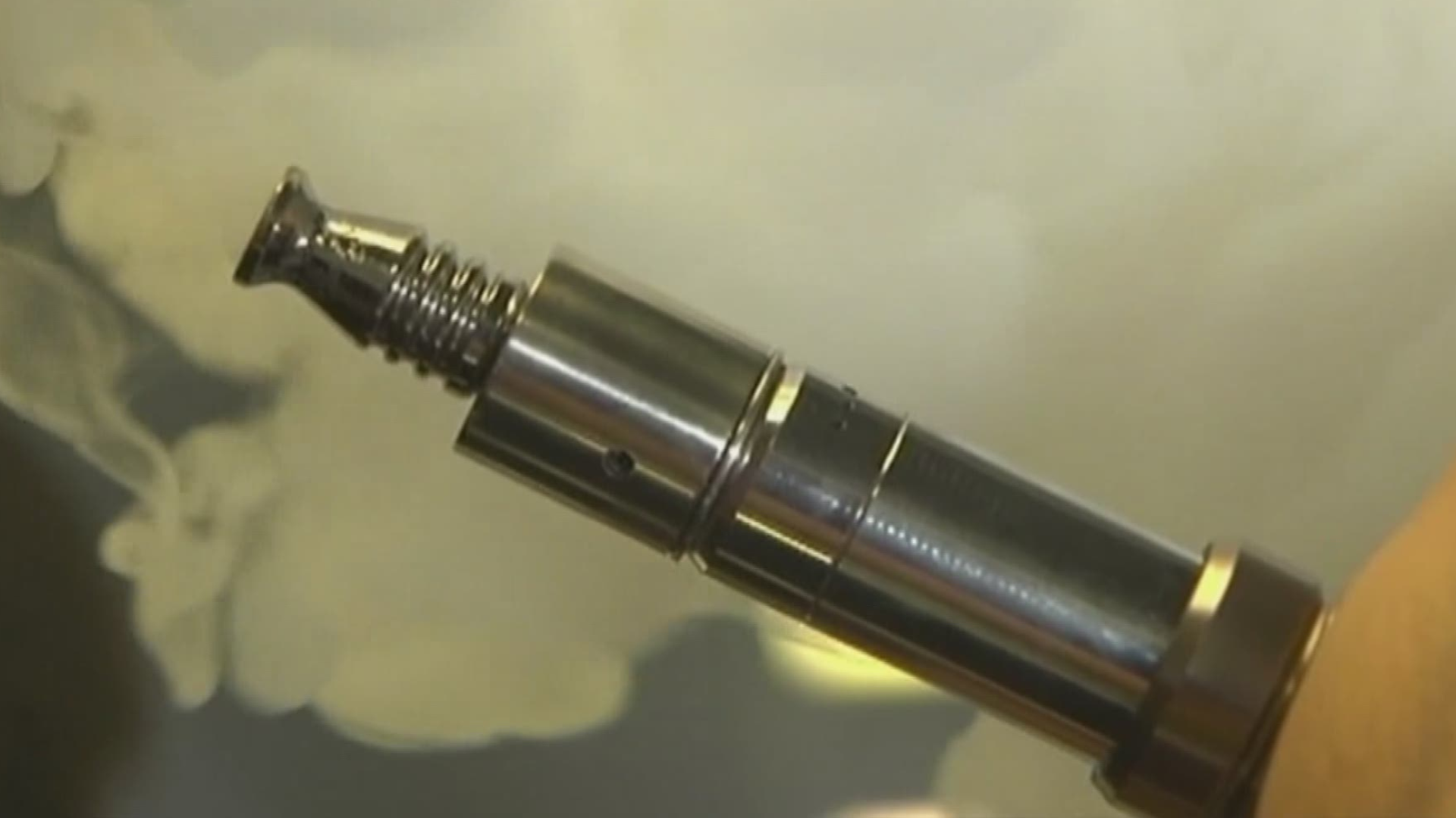 The first case of a severe lung and respiratory issue contributed to e-cigarettes has been confirmed in King County, according to the state Department of Health. KING 5's Michael Crowe reports.