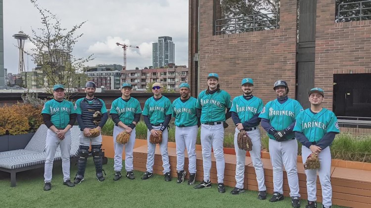 Mariners fans pay homage to 1995 squad at 2022 home opener