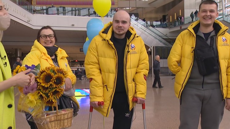 Two Ukrainian soldiers arrive in Seattle to receive prosthetics after being wounded in war