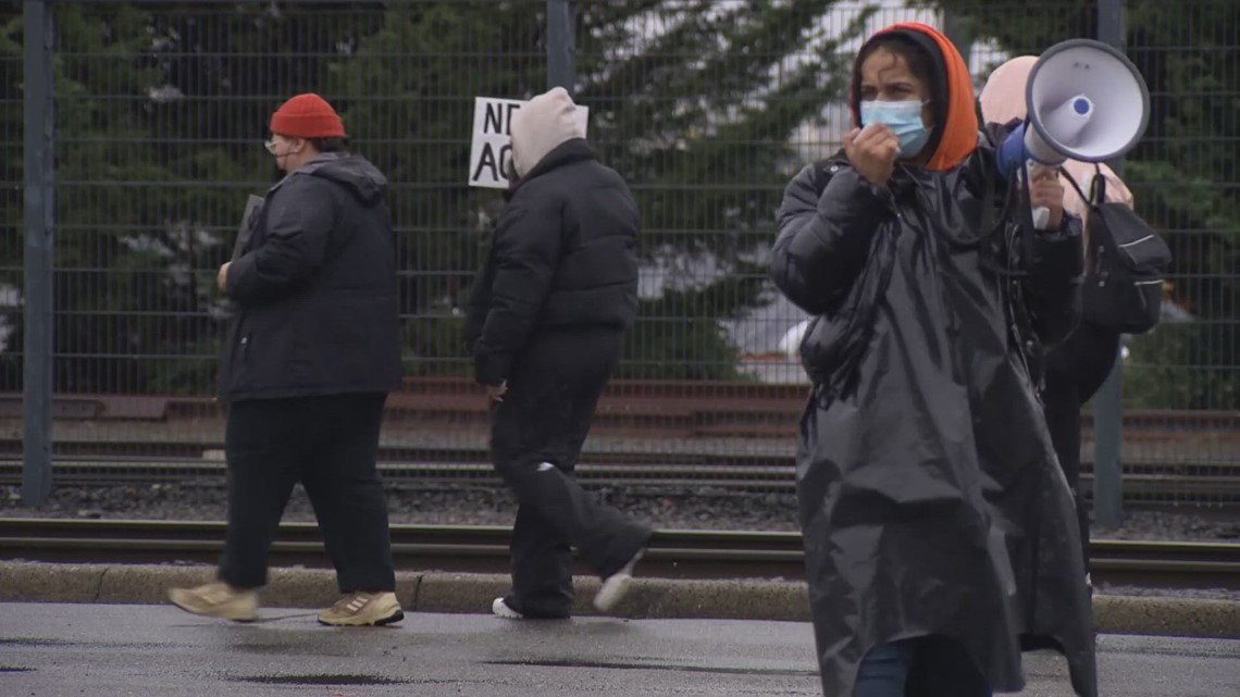 Protesters block military cargo ship at Port of Tacoma - Vimarsana News