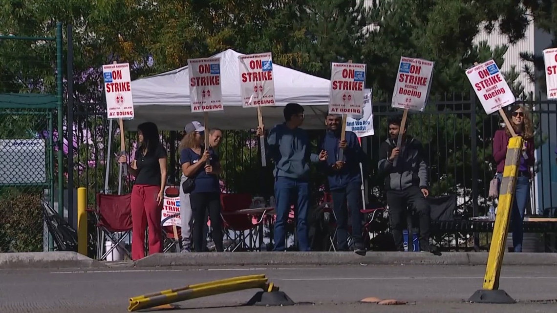 Boeing, union of striking machinists to resume negotiations Monday