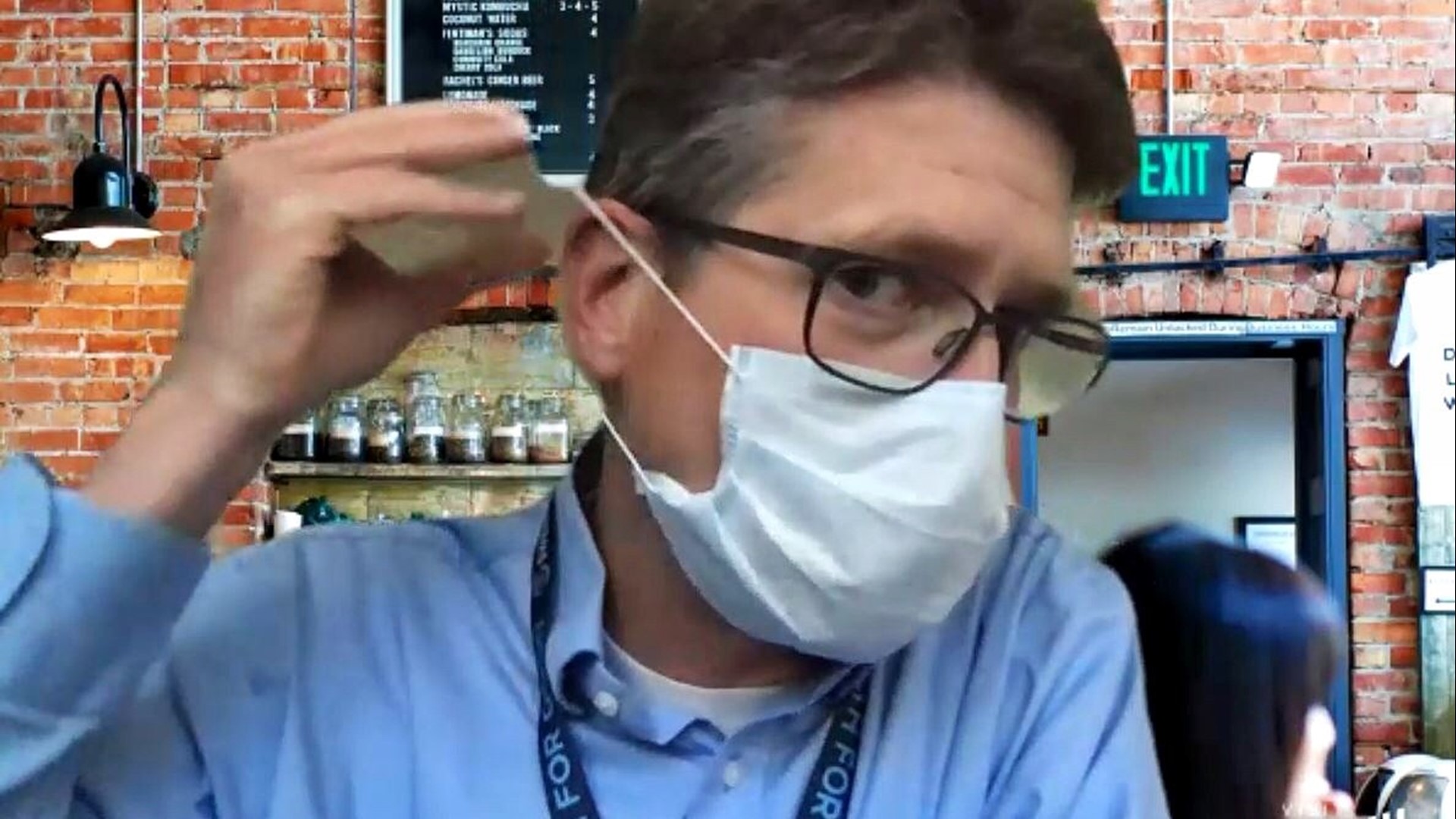 Dr. Chris Dale explains some dos and don'ts for wearing a mask. Sponsored by Swedish.