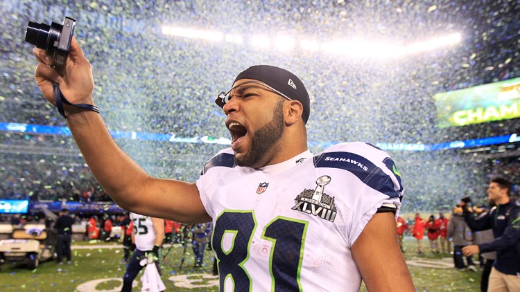 Former Seahawks WR Golden Tate signs with Port Angeles baseball team