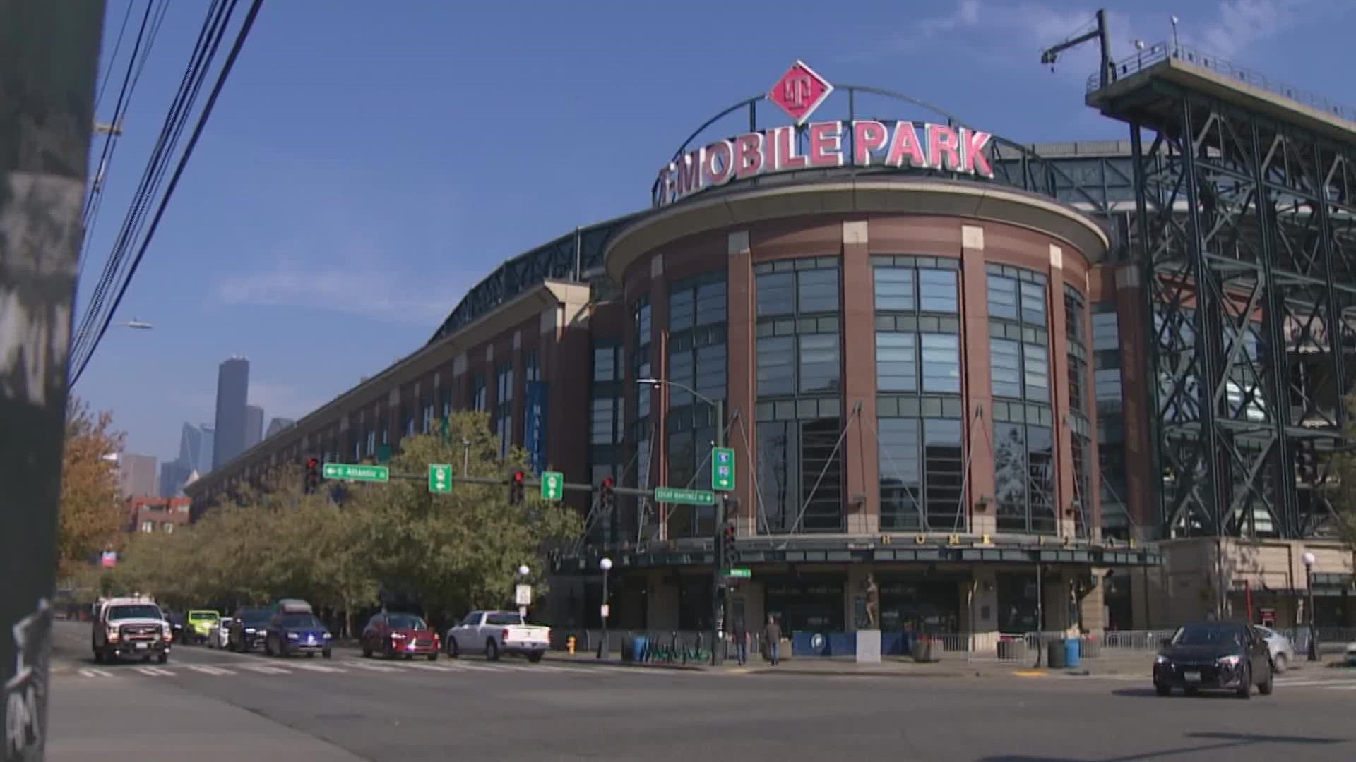 Despite being down 2 games to the Astros, it's good vibes only at T-Mobile Park as the M's drag their foe back home to Seattle.