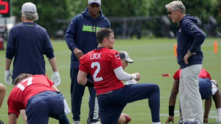 Smith, Lock remain in the spotlight of Seahawks minicamp