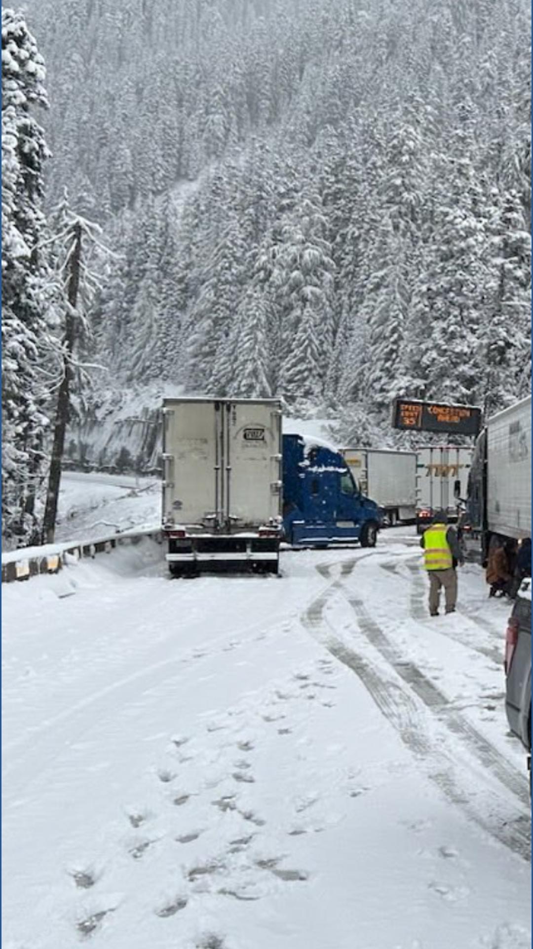 Both directions of I-90 at Snoqualmie Pass reopen after crashes ...