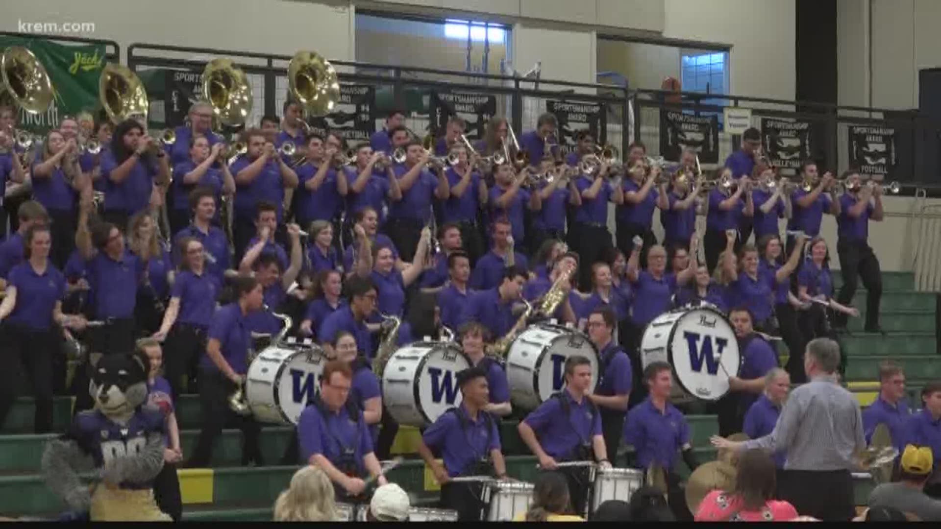 UW band hold barbecue for first responders from Thanksgiving bus crash