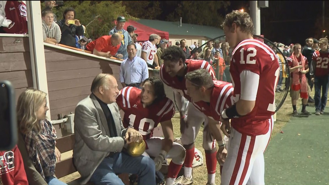 Jerry Kramer becomes Pro Football Hall of Famer on 11th try