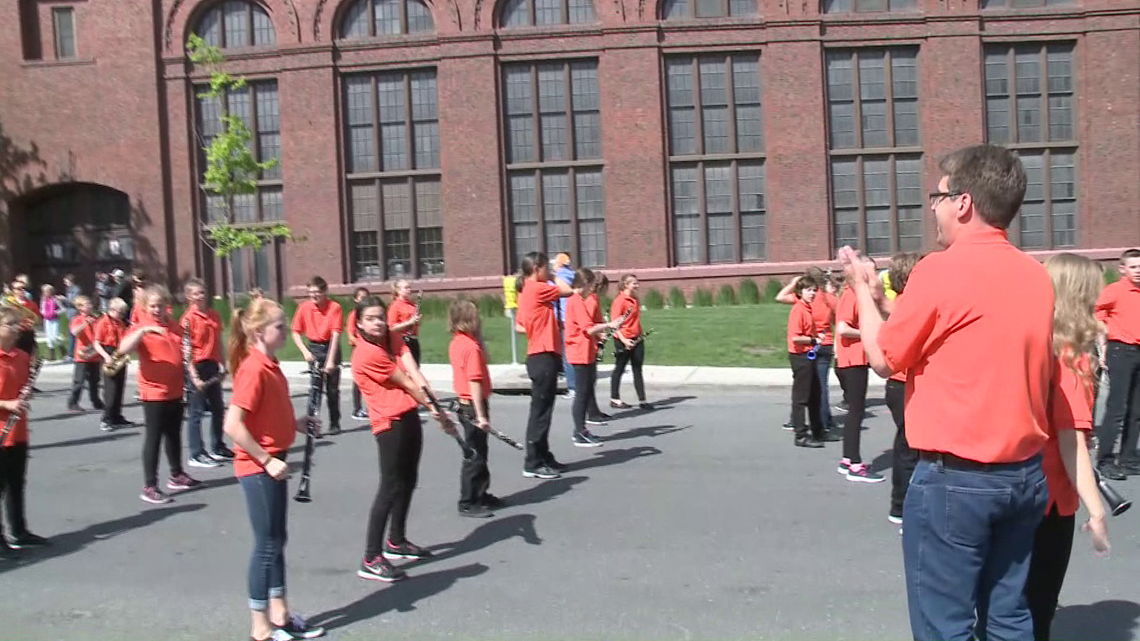 Junior Lilac Parade kicks of Spokane Lilac Festival Saturday