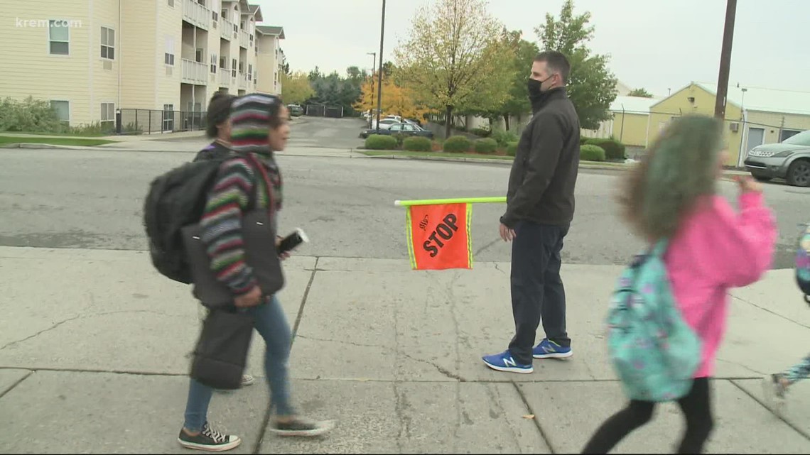 'Walking bus' is helping students get to school safely amid bus driver shortage - Vimarsana News