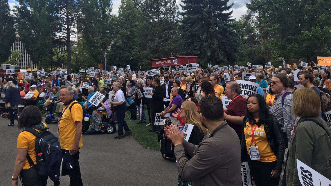 Hundreds of Unitarian Universalists protest new Spokane Co. Jail