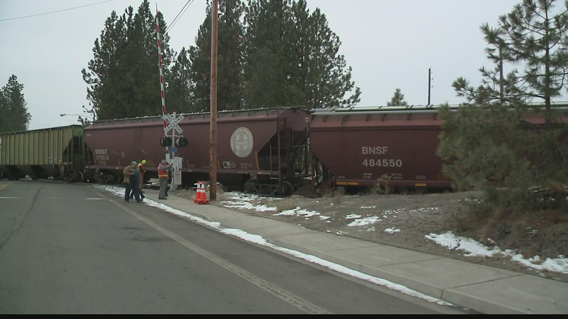 Overnight train derailment blocks CheneySpokane Rd.