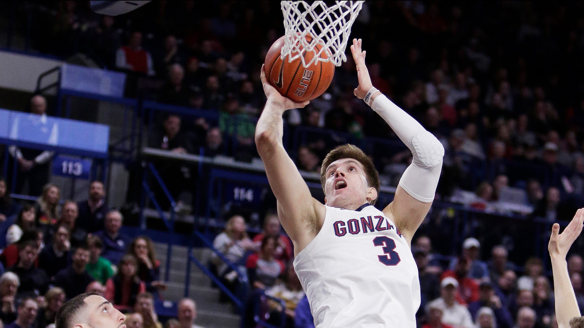 Corey Kispert scored 16 points and Ryan Woolridge had 15 for Gonzaga (28-2, 14-1 WCC), which rebounded from its loss at BYU on Saturday.