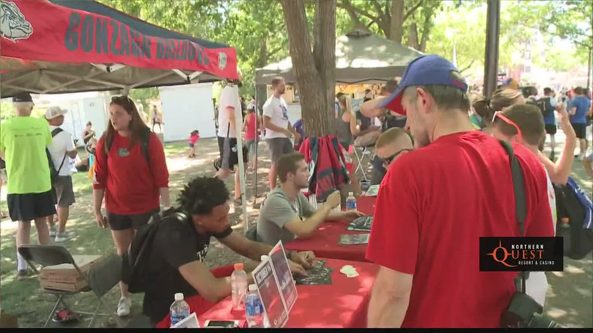 The Gonzaga basketball teams hung out at Hoopfest greeting fans and signing autographs.