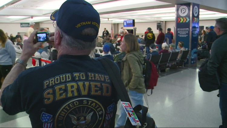 Veterans welcomed home as Honor Flight returns to Spokane