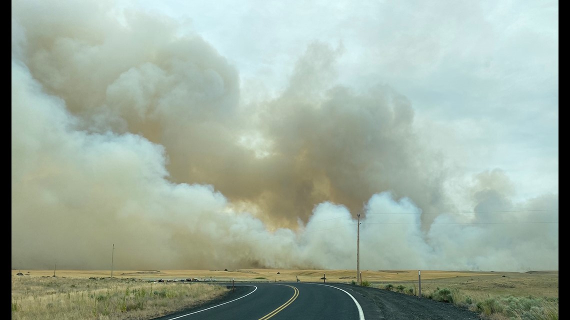 10,000acre fire threatens residents in town of Mansfield
