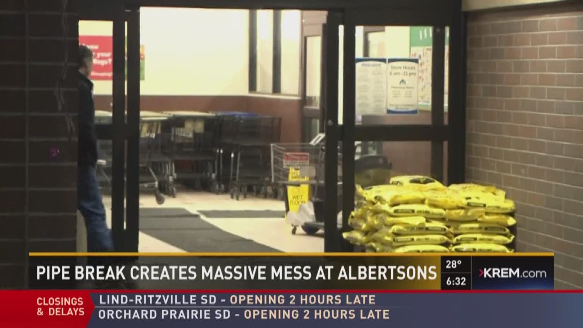 Pipe break creates big mess at Wandermere Albertsons