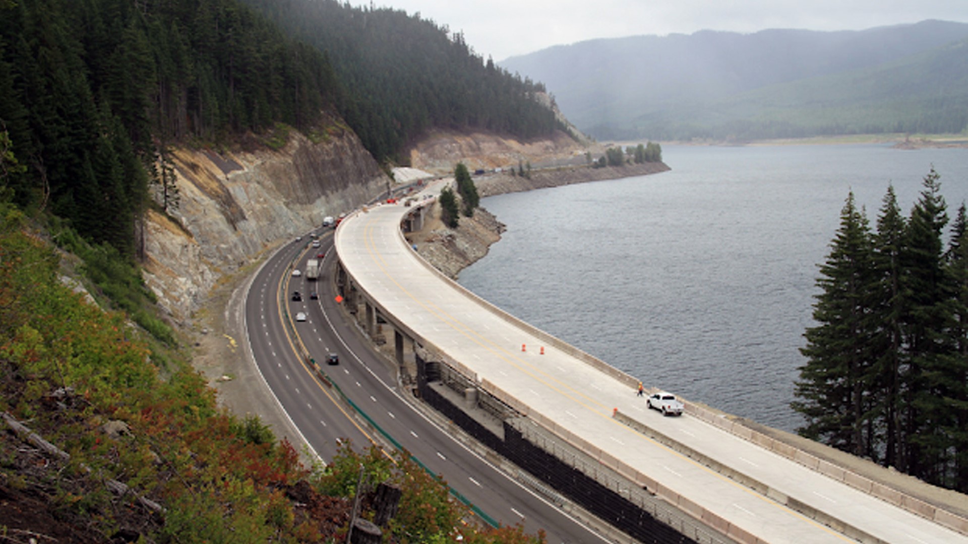 Traffic to briefly come to halt Wednesday and Thursday over Snoqualmie