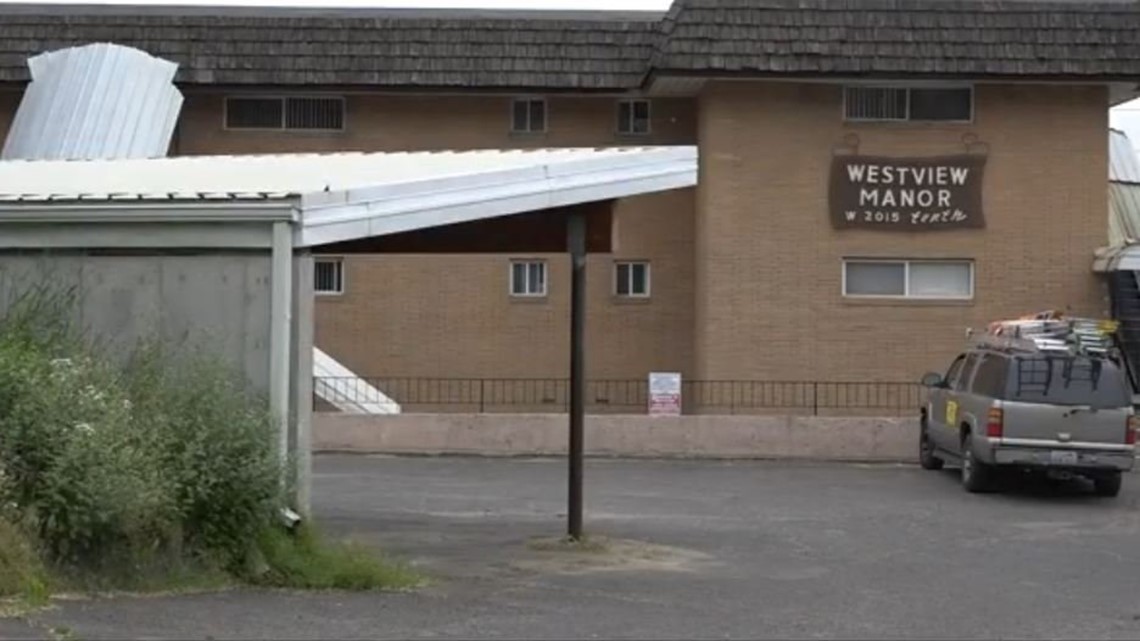 Westview Manor residents voice their concerns to city leaders