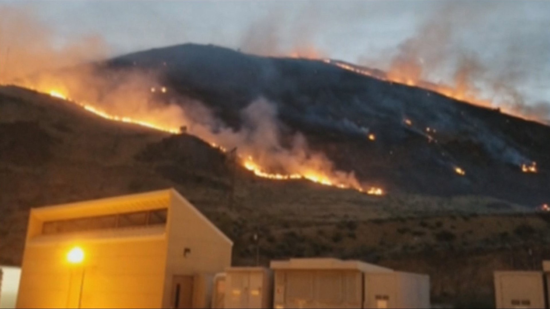 Wildfire burning near Wenatchee now 30 percent contained