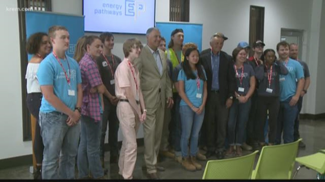 Gov. Inslee meets with Spokane students about their role in Avista