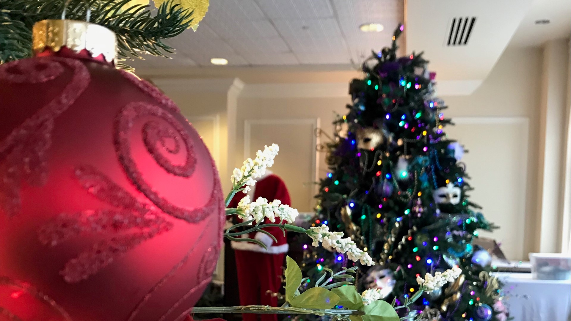 Army of volunteers creates Christmas Tree Elegance in Spokane