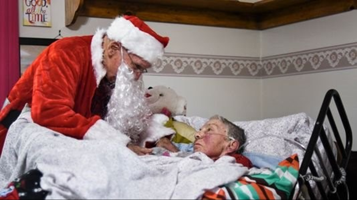 This 90yearold man brought Christmas to a nursing home for his wife