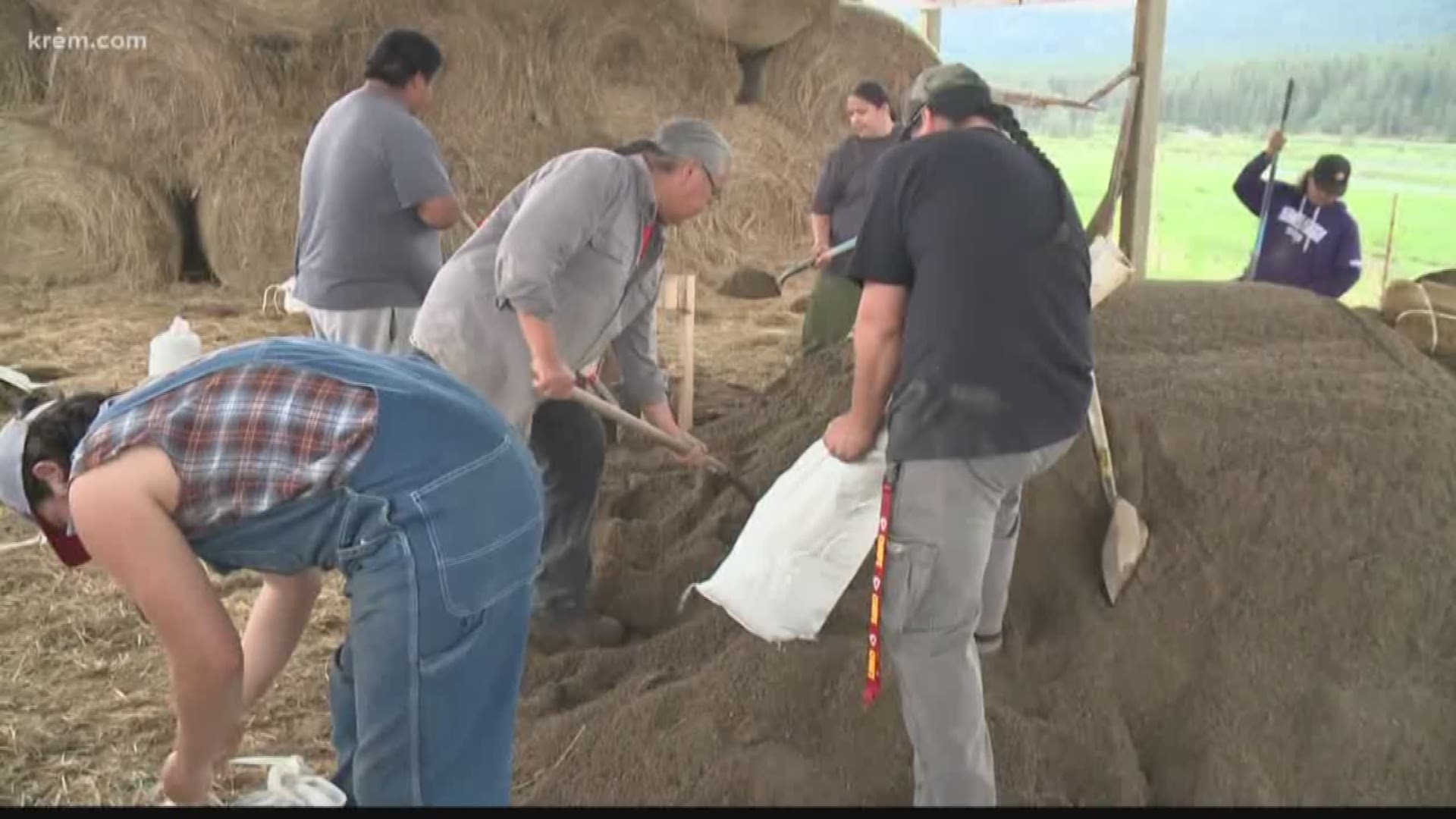 The Army Corps of Engineers were showing first responders and Pend Oreille County locals how to properly fill sand bags in preparation for possible flooding.