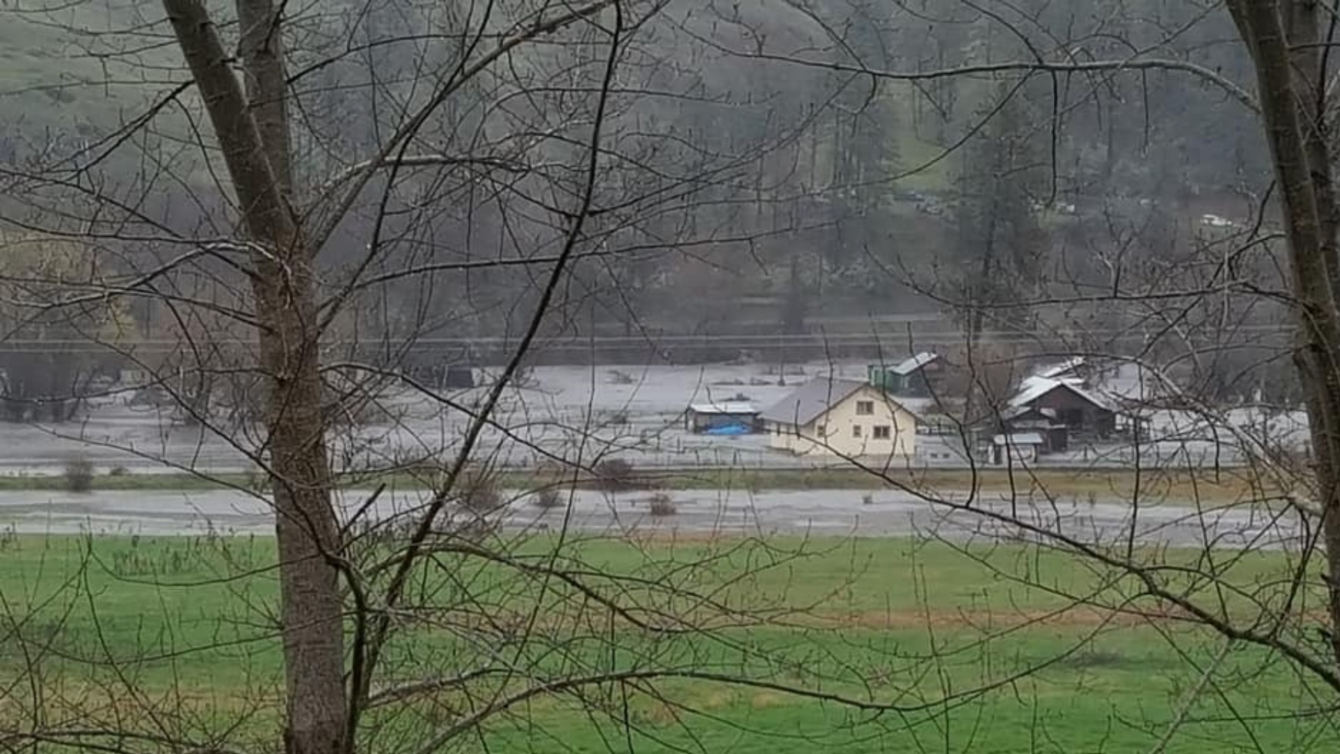 Flooding closes roads in Idaho cities near Clearwater River | krem.com