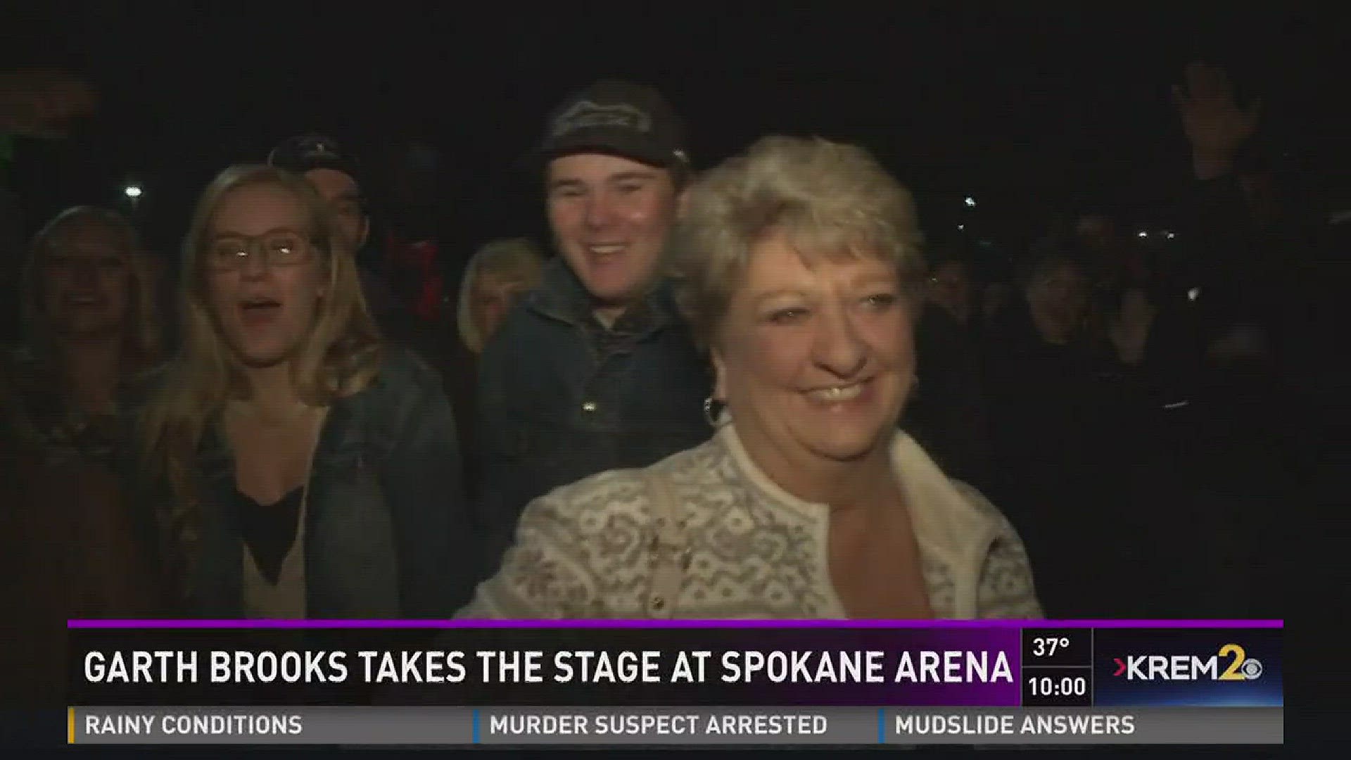 Garth Brooks takes the stage at the Spokane Arena  (11-9-17)
