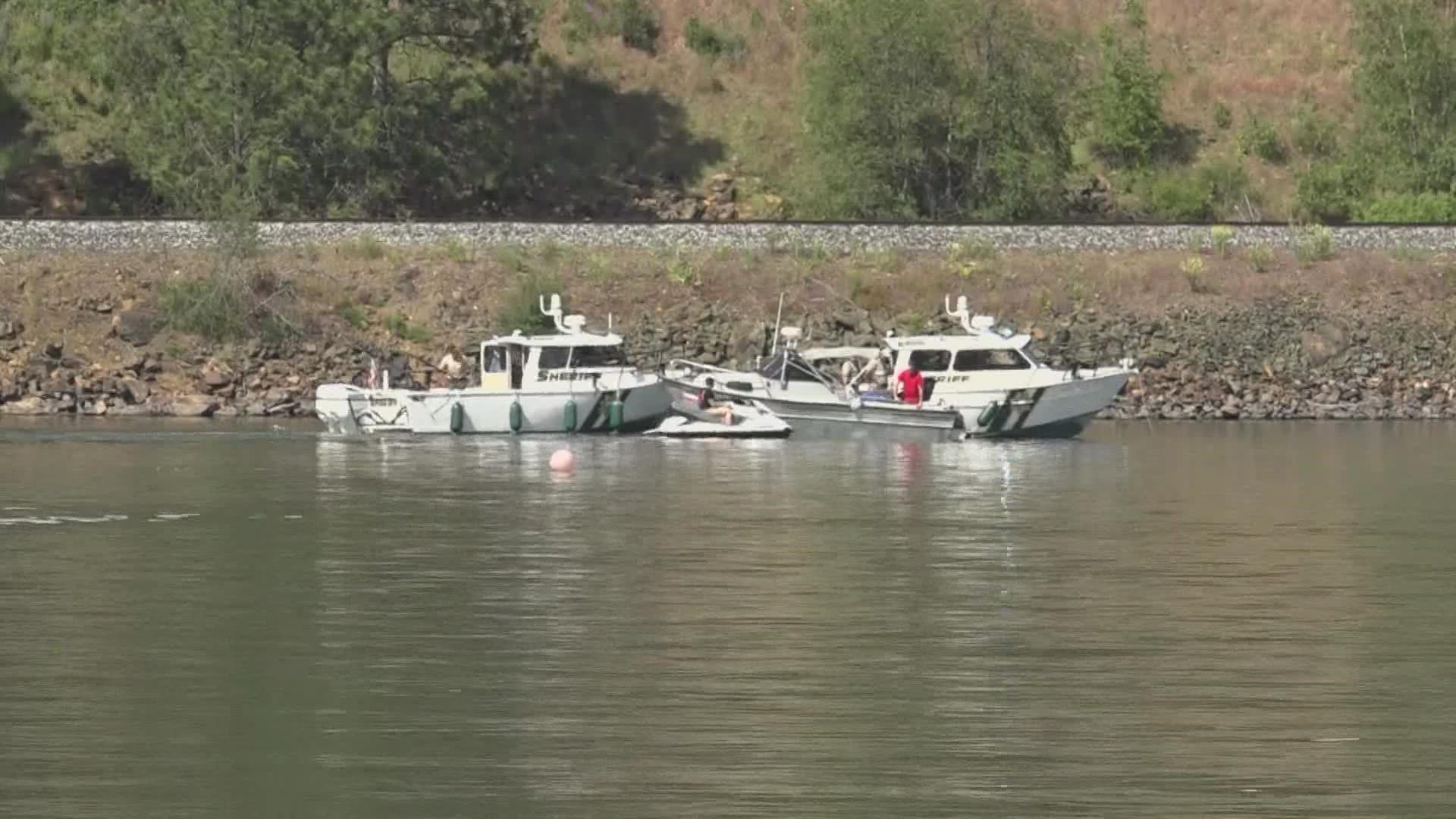 Bonner County Sheriff officials are still looking for three missing people after a Tuesday evening boat crash on the Pend Oreille river.