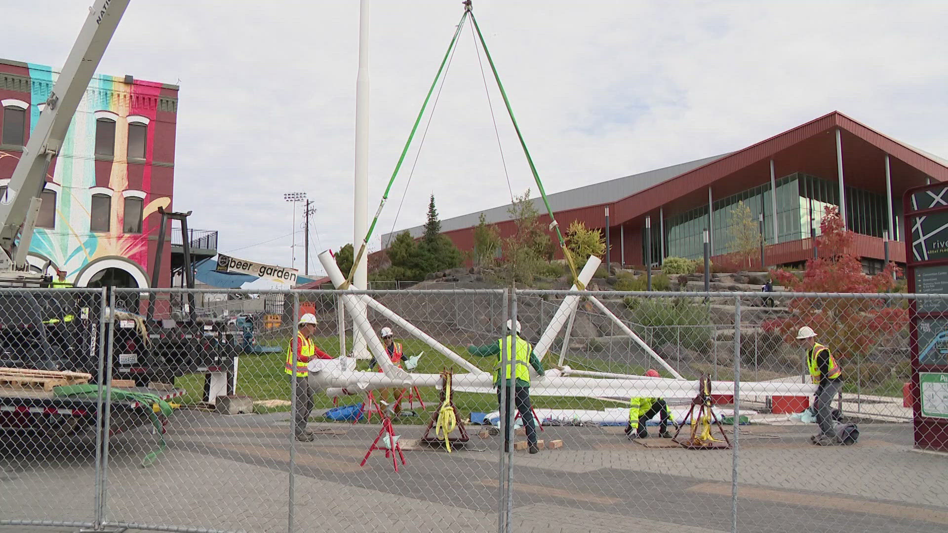 Jennifer Leinberger attended Expo 74 on the final day in 1974. She says she remembers the 5 tall butterflies that were used as markers at each entrance to the fair.