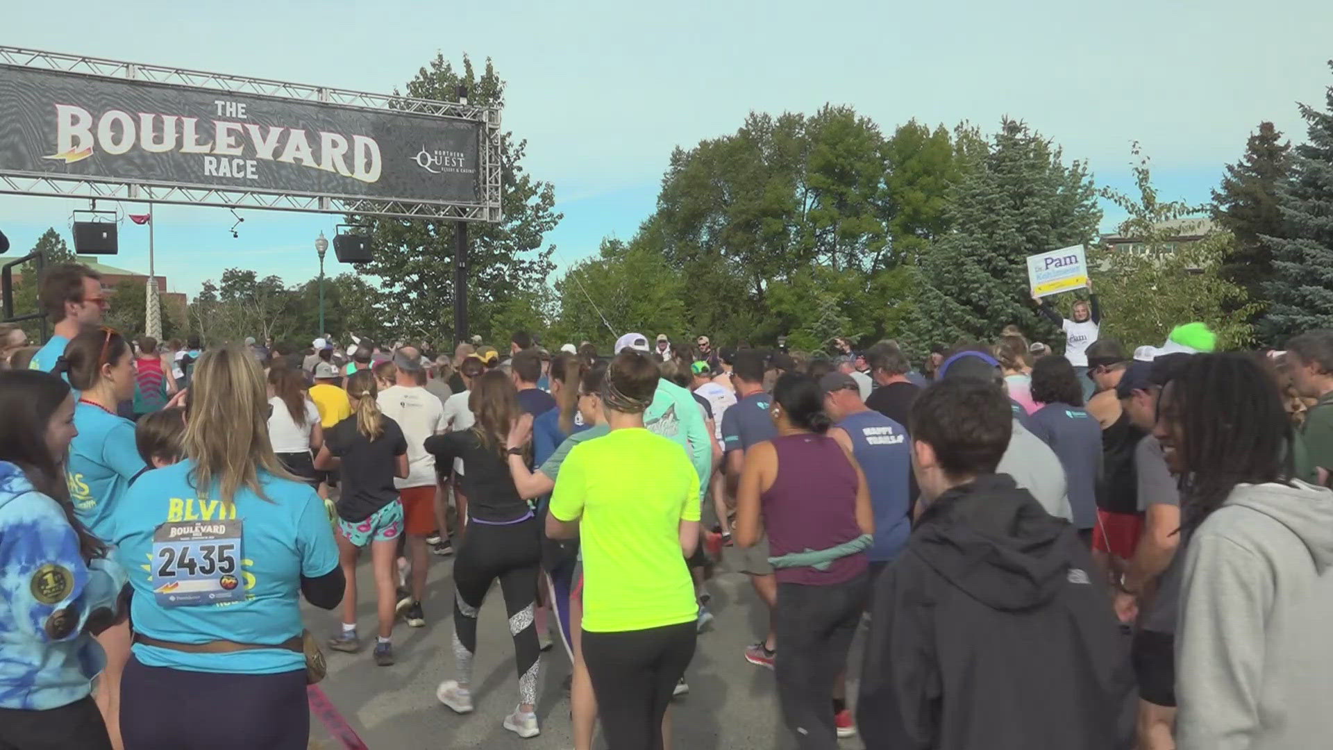 Thousands of runners and walkers took to the University District streets for the second annual Boulevard Race on Sunday morning.