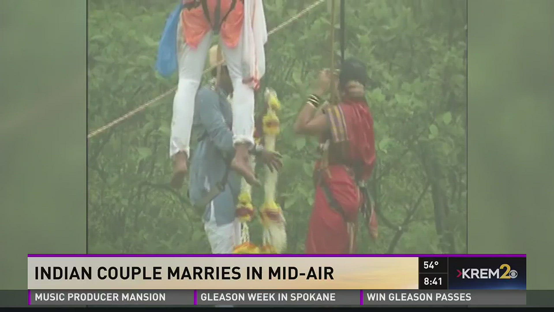 An Indian couple has tied the knot while dangling from ropes suspended 295-feet above the ground.