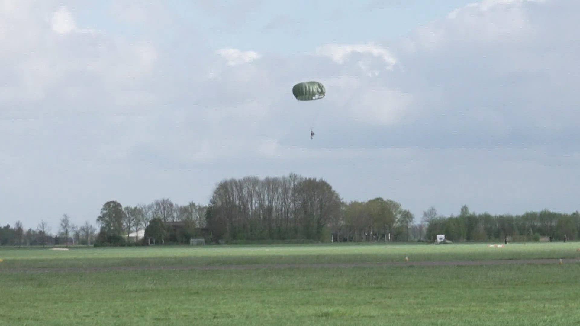 To commemorate the 80th anniversary of D-Day, many jumpers hopped out of planes to reenact what happened on the day of the D-Day invasion.