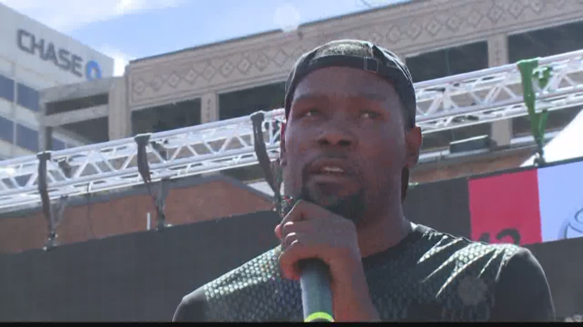 Kevin Durant, fresh off a NBA championship and MVP award, surprised the city of Spokane by making an appearance at Hoopfest.