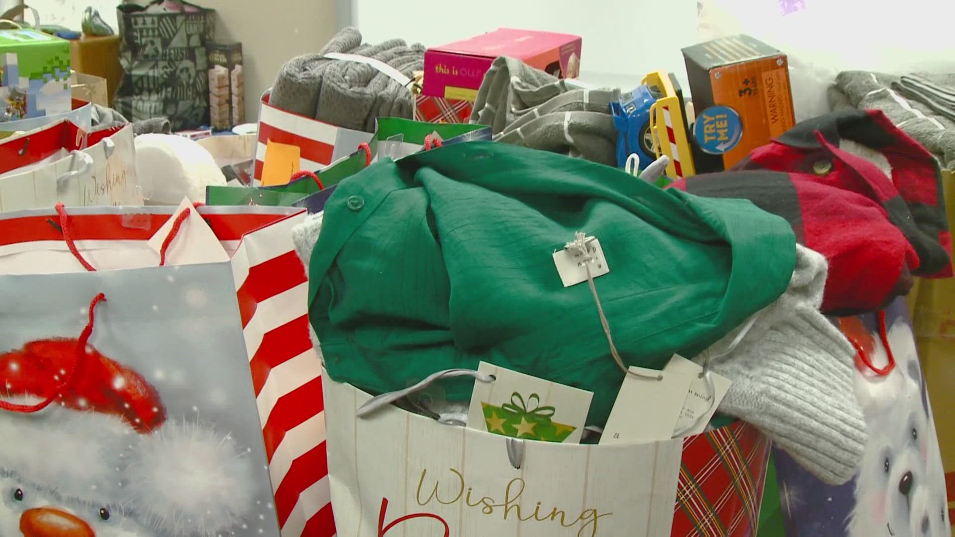 KREM 2 drops off Christmas gifts to Healthcare for Homeless Veterans