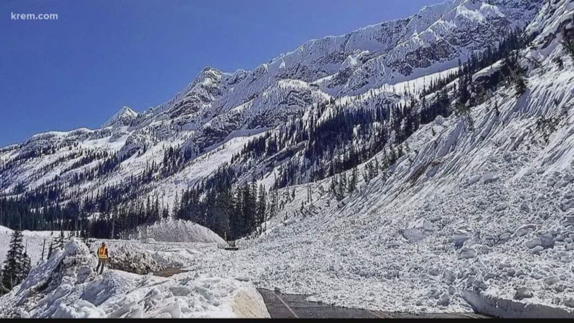 Snowy travel over Snoqualmie Pass, Cascades before Thanksgiving