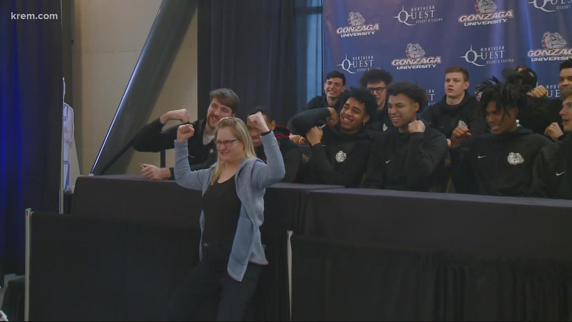 Gonzaga fans get chance to meet basketball teams