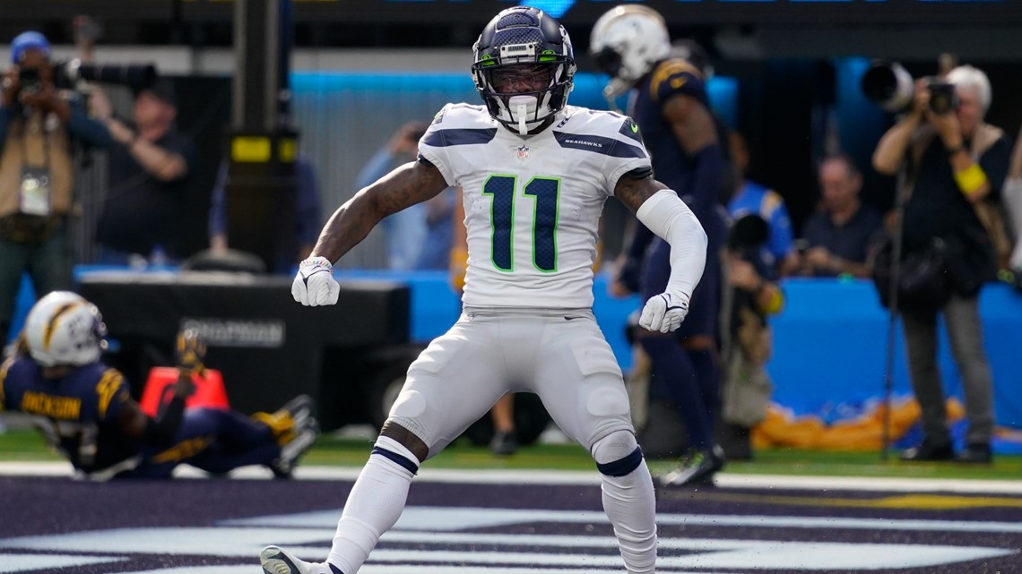 Seahawks lose DK Metcalf to knee injury vs. Chargers