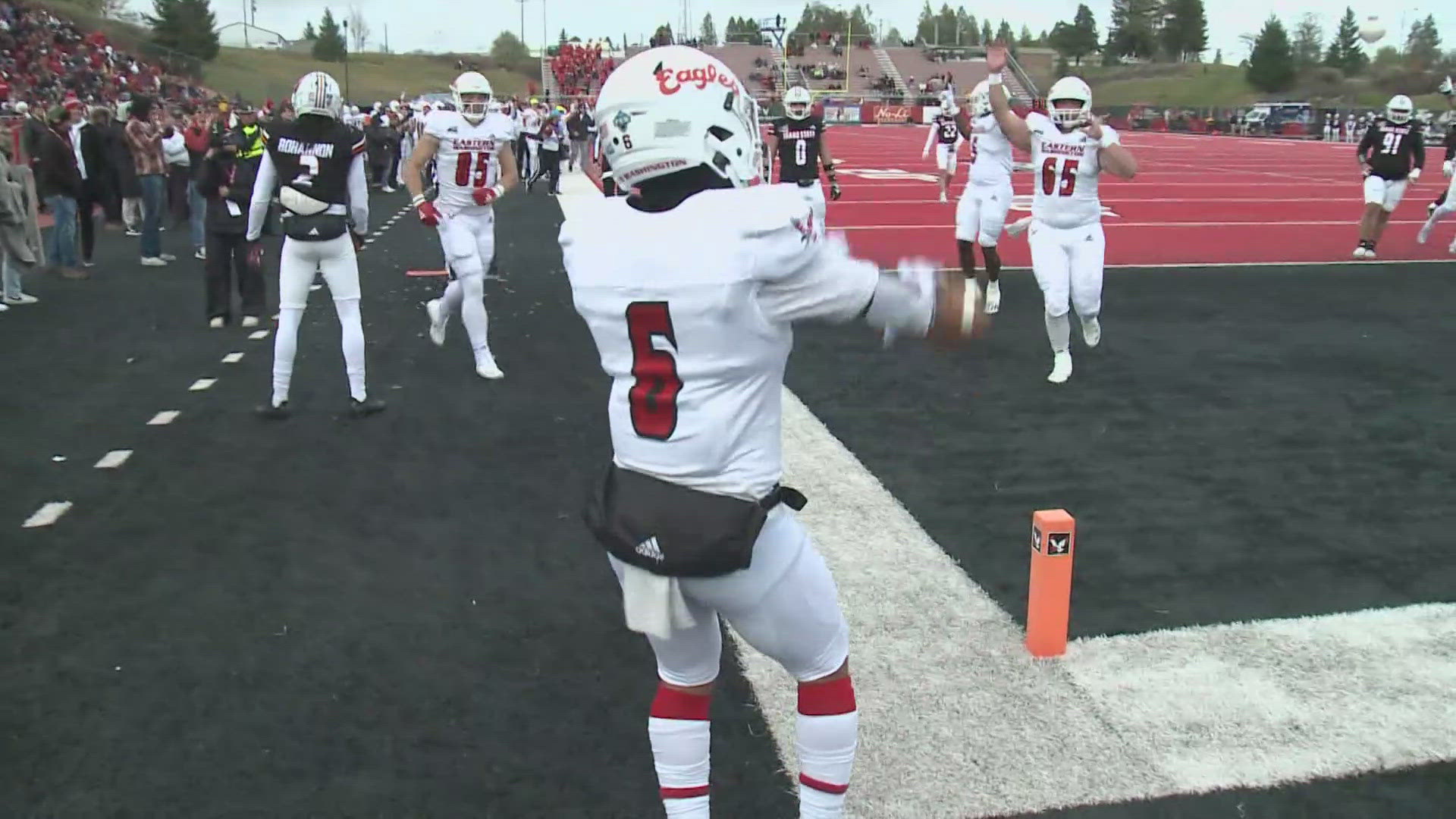 Eags combine for 704 yards of total offense in tremendous Senior Day performance at Roos Field