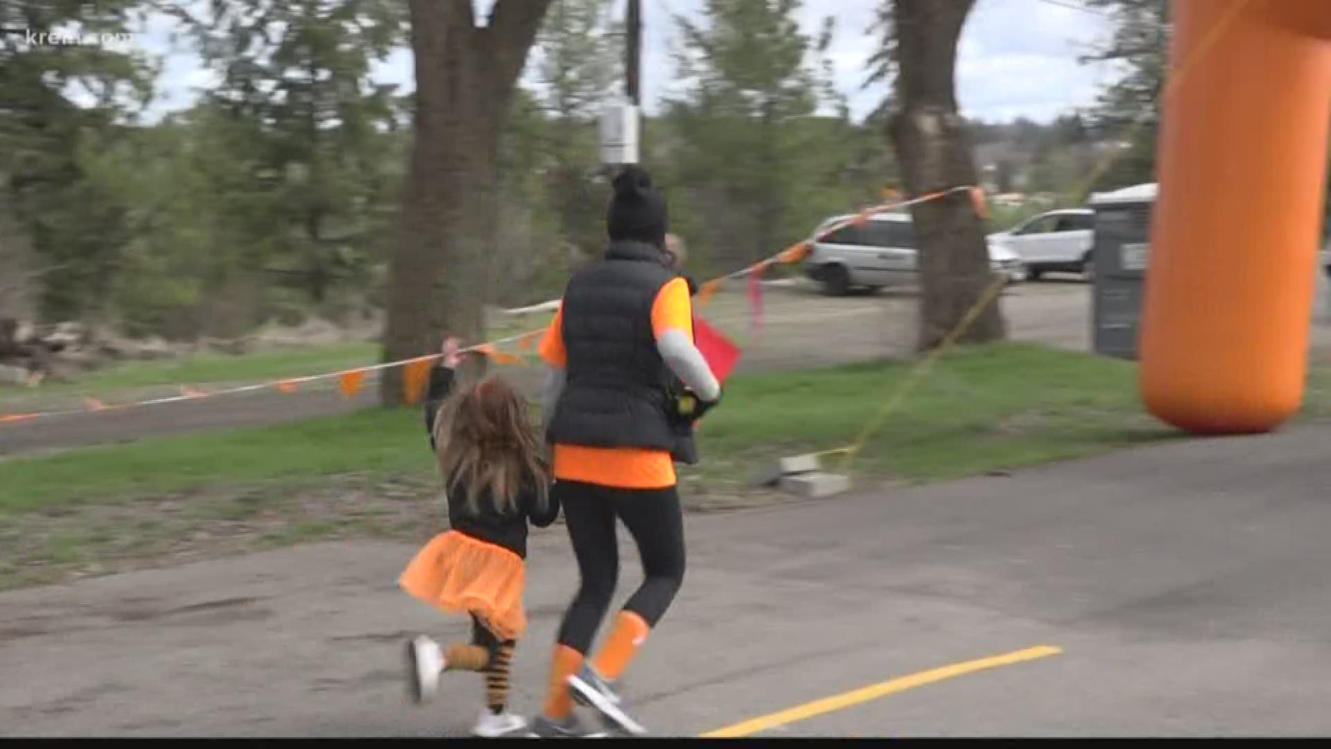 More than 1,000 people gathered at Spokane Falls Community College for the annual Walk MS event.