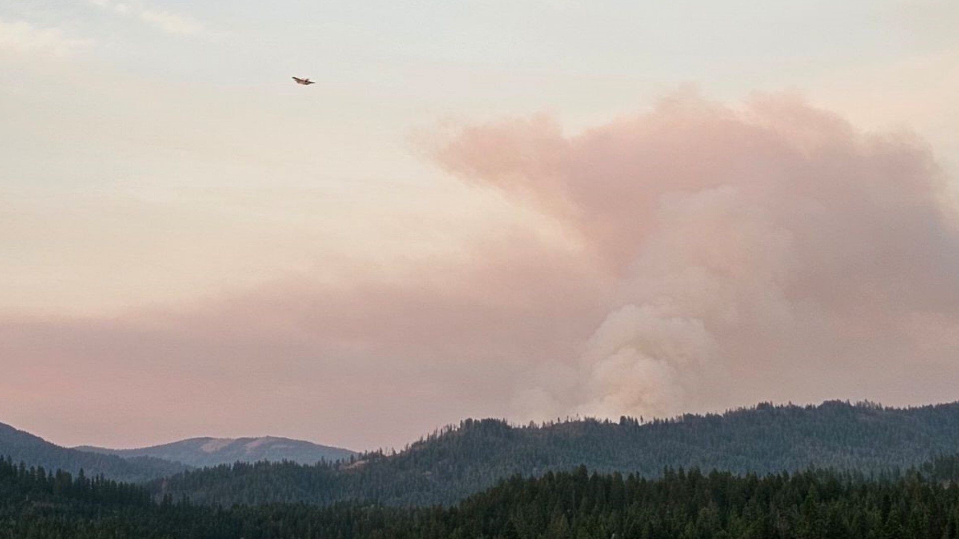 The City of Hayden announced that Hayden Lake is shut down to boaters indefinitely.  They say aerial firefighting planes will be accessing the lake for water.